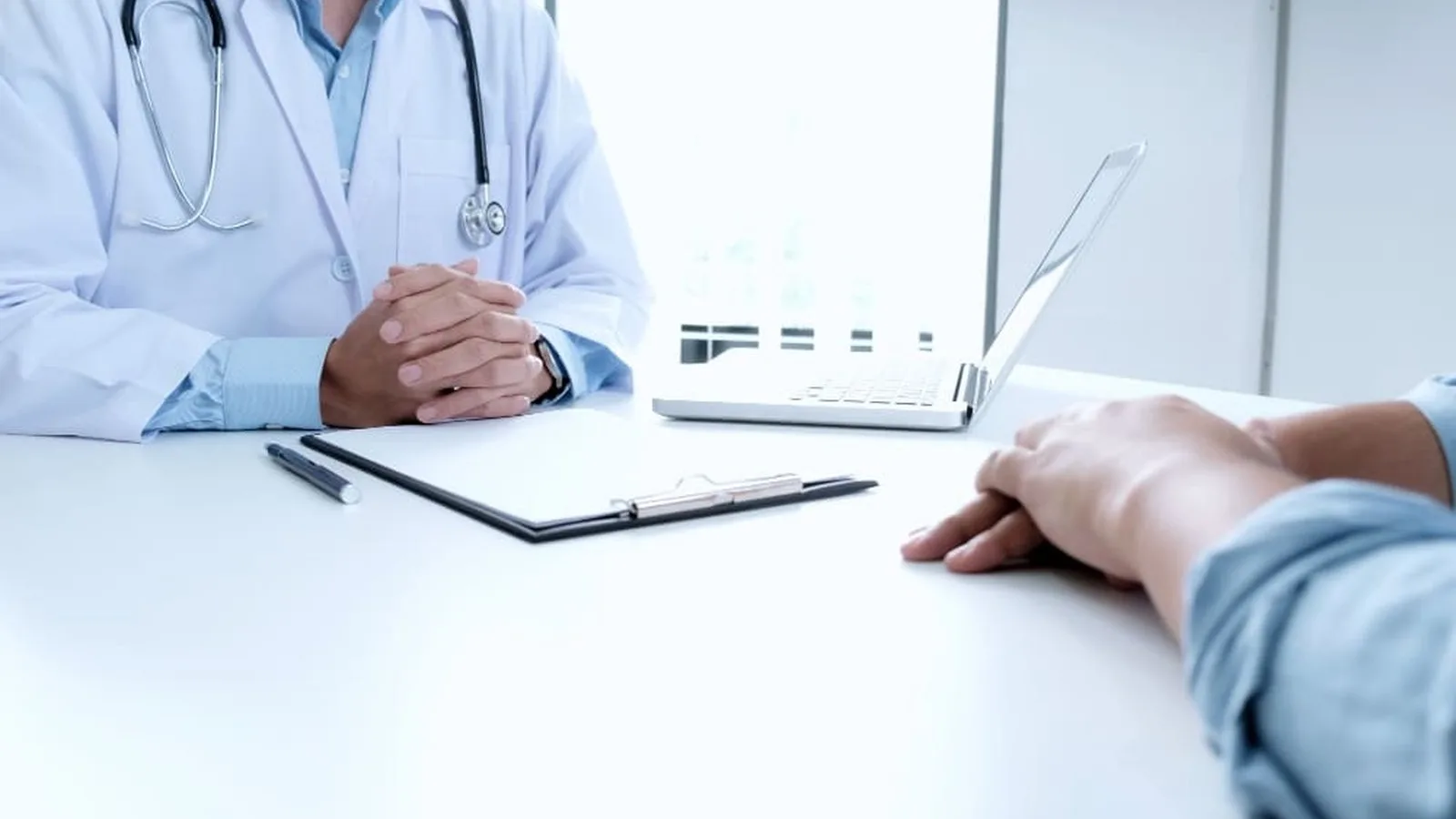 ¿Qué médico trata el hipertiroidismo?